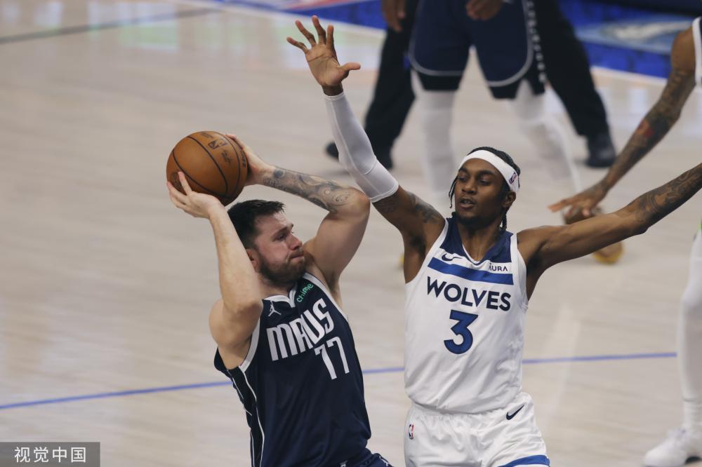 他仍然坚持 他仍然坚持