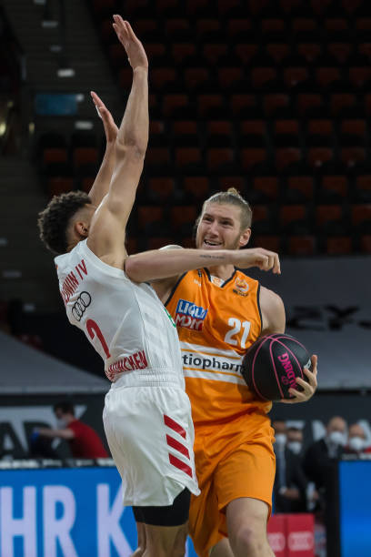 显显得力不 显显得力不