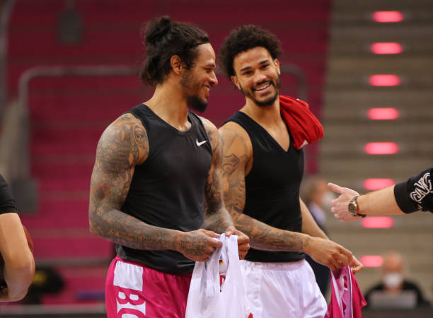 者都拭目以 者都拭目以